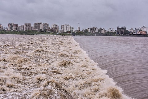 Surat: Water released from the Ukai Dam